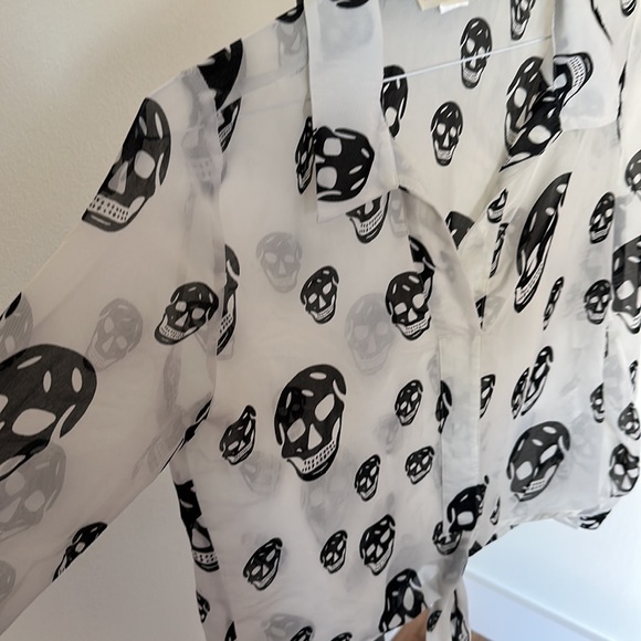 Agaci Sheer Skull Blouse - Picture 2 of 2